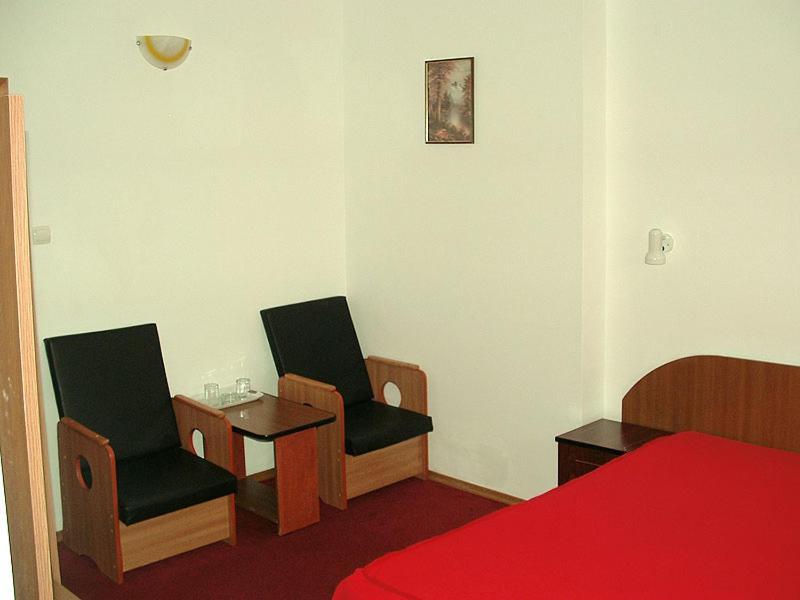 Hotel Uranus Bucarest Habitación foto
