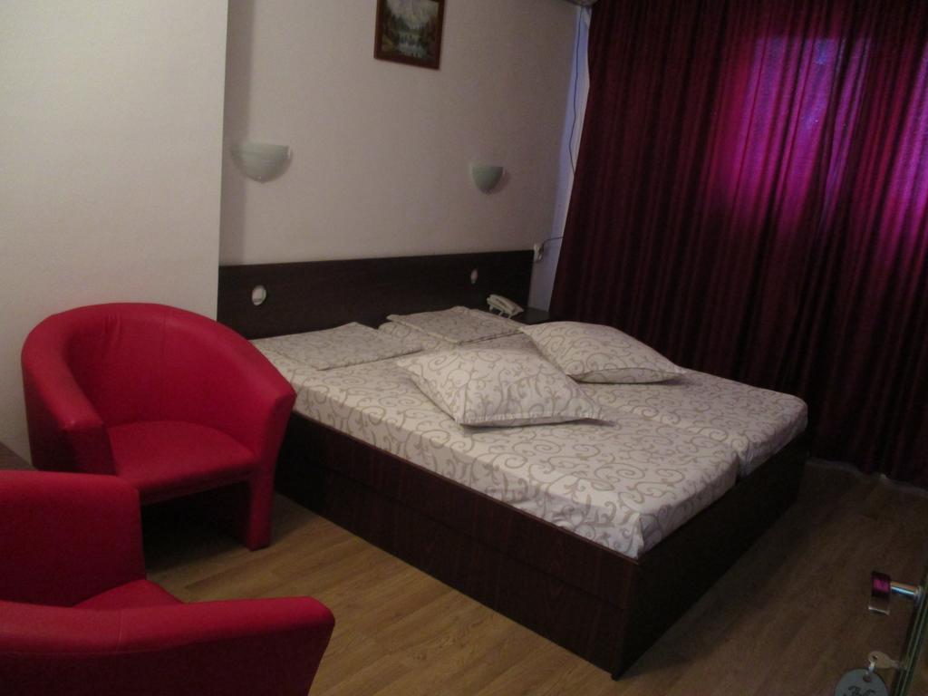 Hotel Uranus Bucarest Exterior foto